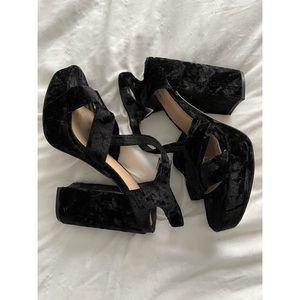 NWT TORRID CHUNKY BLACK VELVET HEEL